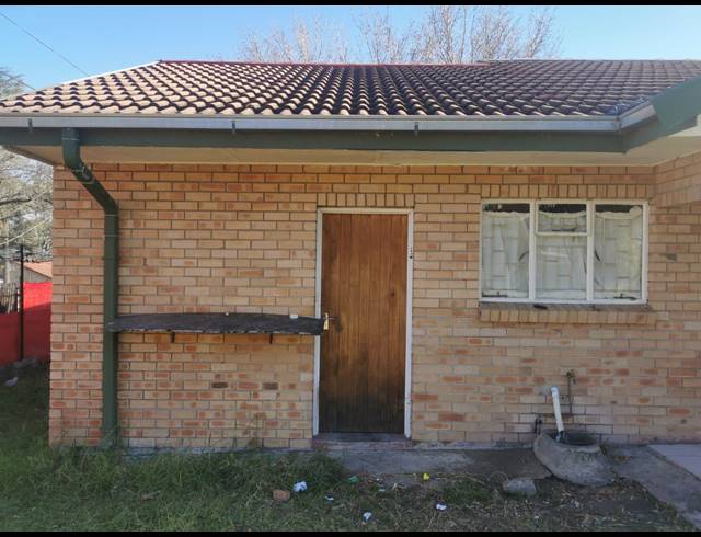 3 BEDROOM FREEHOLD FOR SALE IN LENNOXTON